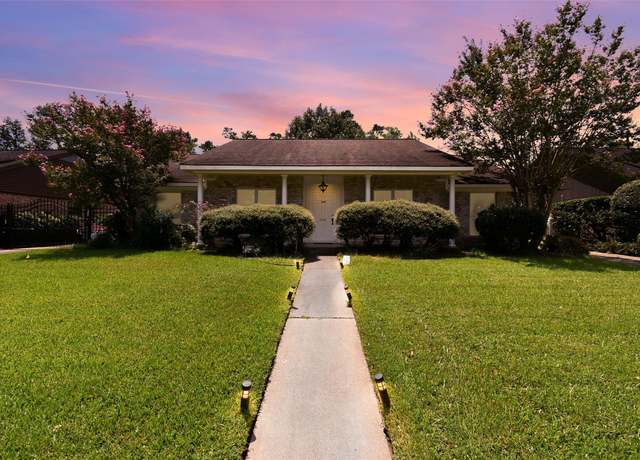 Property at 1037 Cheshire Ln, Houston, TX 77018, 3 beds, 2 baths