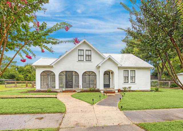 Property at 215 N Haupstrasse St, Carmine, TX 78932, 6 beds, 4 baths