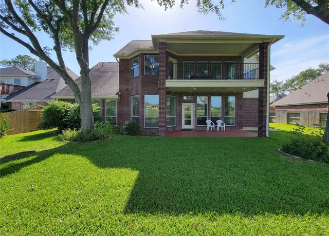 Property at 3011 Taylorcrest Dr, Pearland, TX 77584, 4 beds, 3.5 baths