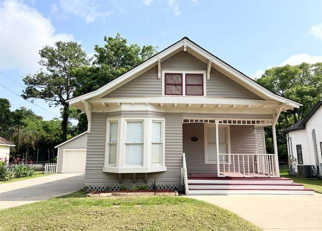 Property at 421 E Myrtle St, Angleton, TX 77515, 3 beds, 2 baths