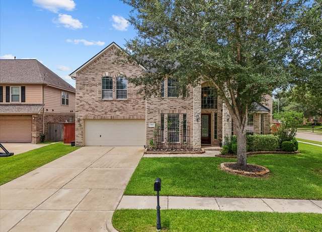 Property at 3902 Basil Ct, Pearland, TX 77584, 5 beds, 3.5 baths