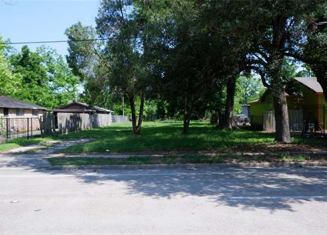 Property at 4811 Cavalcade st St, Houston, TX 77026