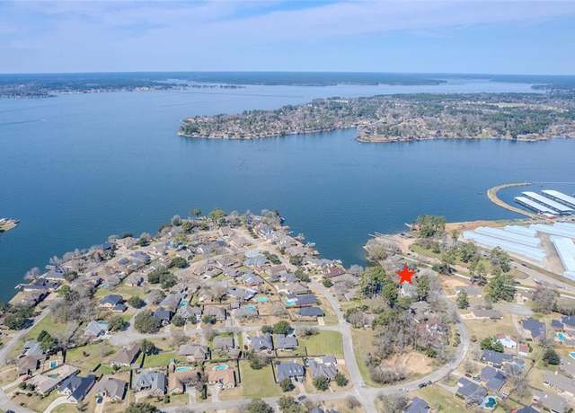 Property at 7291 Edgewater Dr, Willis, TX 77318, 3 beds, 2.5 baths