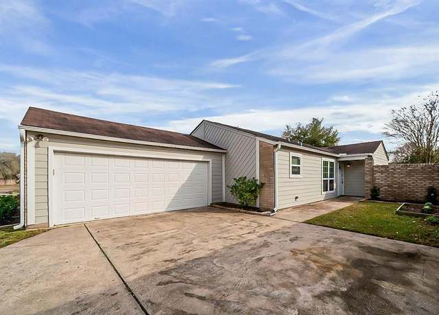 Property at 2707 Stonehedge Dr, Baytown, TX 77521, 3 beds, 2 baths