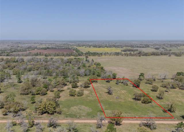 Property at 403 Valley Oaks Dr, Van Vleck, TX 77482