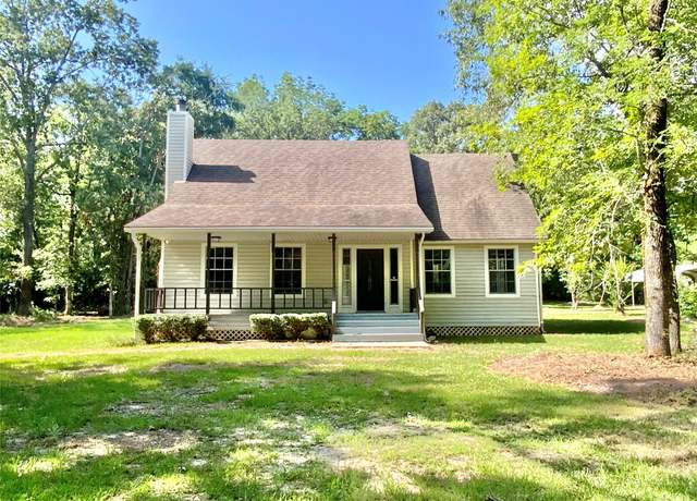 Property at 387 Hackberry Dr, Onalaska, TX 77360, 3 beds, 2 baths