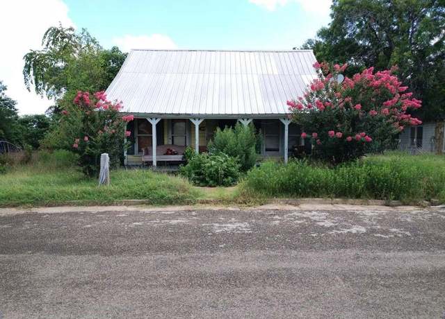 Property at 509 Saunders St, Gatesville, TX 76528, 3 beds, 1.5 baths