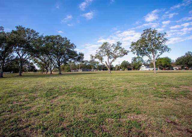 Property at 1310 N Wharton St, El Campo, TX 77437