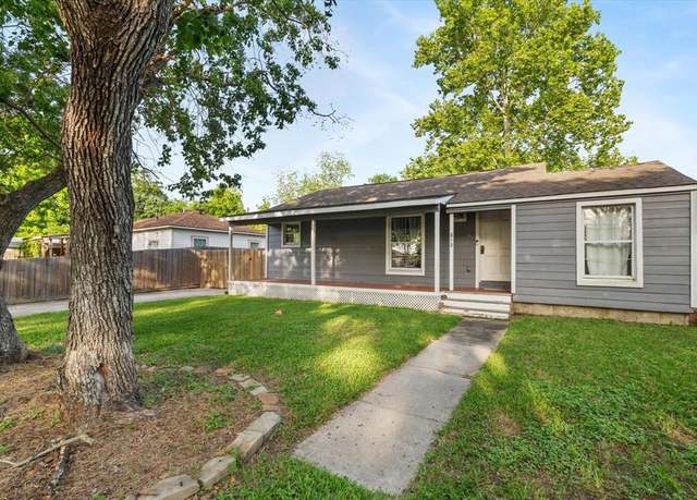 Property at 812 Sunset Dr, Baytown, TX 77520, 3 beds, 2 baths