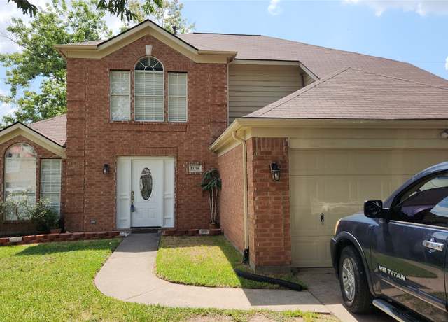 Property at 13706 Stabledon Dr, Houston, TX 77014, 3 beds, 2.5 baths