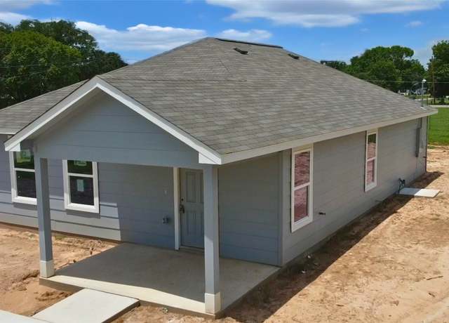 Property at 1041 Zero St, Hempstead, TX 77445, 3 beds, 2 baths