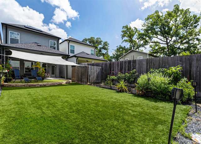 Property at 1014 W 23rd St, Houston, TX 77008, 3 beds, 3.5 baths