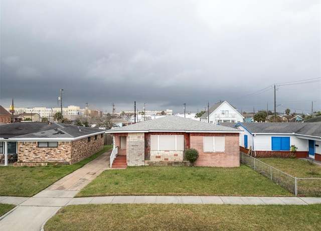 Property at 5108 Avenue L St, Galveston, TX 77551, 3 beds, 2 baths