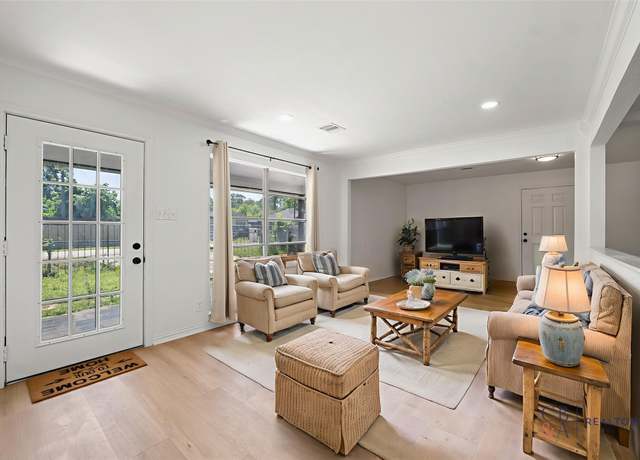 Property at 7817 Woodlyn Rd, Houston, TX 77028, 4 beds, 2 baths