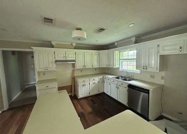 Property at 2301 Owens Ave, Groves, TX 77619, 3 beds, 1 bath