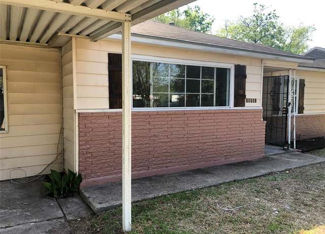 Property at 10501 Chesterfield Dr, Houston, TX 77051, 4 beds, 2 baths