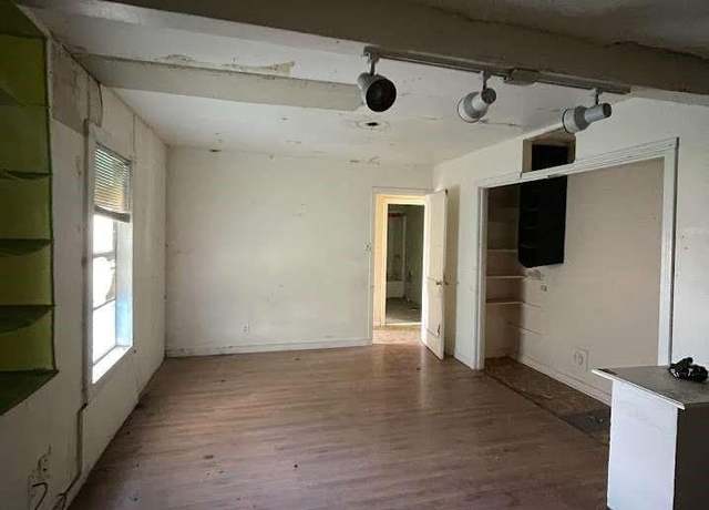 Property at 455 E Park Dr, Brownsville, TX 78520, 2 beds, 1 bath