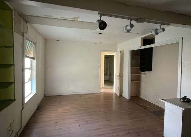 Property at 455 E Park Dr, Brownsville, TX 78520, 2 beds, 1 bath