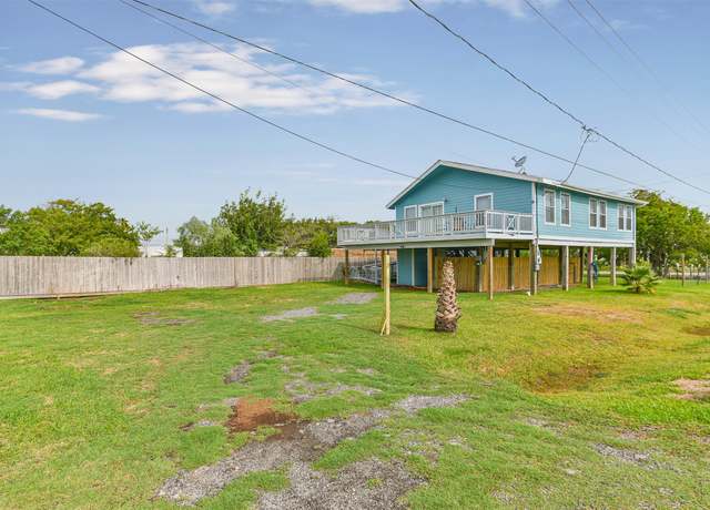 Property at 1004 20th St, Dickinson, TX 77539, 3 beds, 2 baths