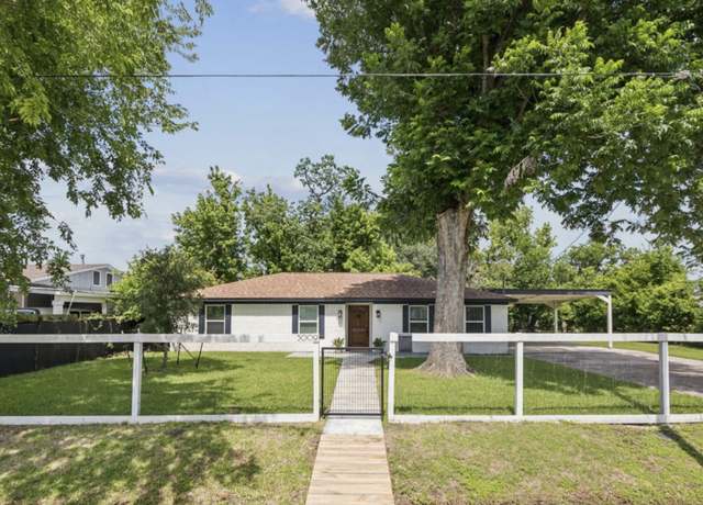Property at 5009 Cochran St, Houston, TX 77009, 3 beds, 2.5 baths