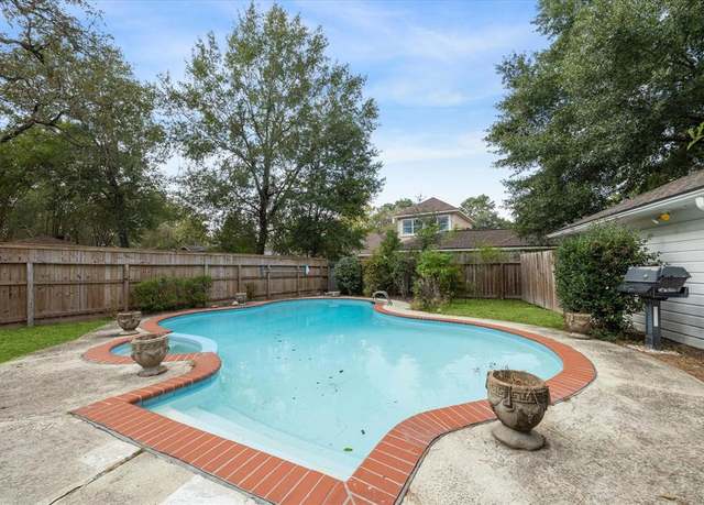 Property at 5902 Old Lodge Dr, Houston, TX 77066, 4 beds, 2.5 baths