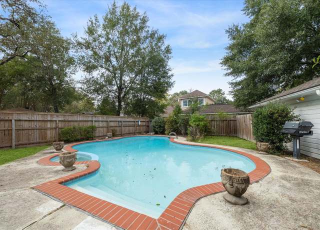 Property at 5902 Old Lodge Dr, Houston, TX 77066, 4 beds, 2.5 baths