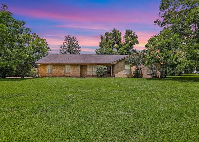 Property at 101 Sunset Heights Ave, Dayton, TX 77535, 4 beds, 3 baths