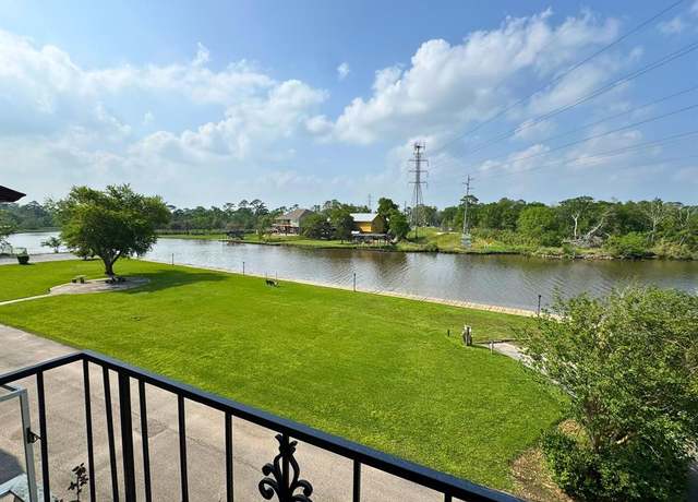 Property at 2135 Casa Rio Cir, Dickinson, TX 77539, 2 beds, 2 baths