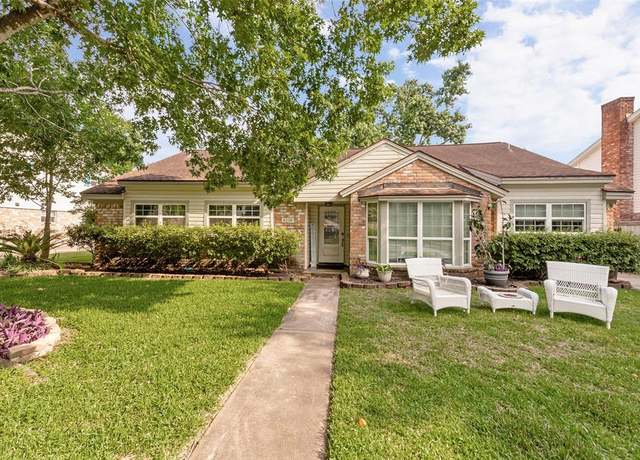 Property at 4218 Elderwood Dr, Seabrook, TX 77586, 3 beds, 2.5 baths