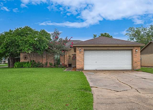 Property at 1805 Willow Bend Rd, Wharton, TX 77488, 3 beds, 2 baths