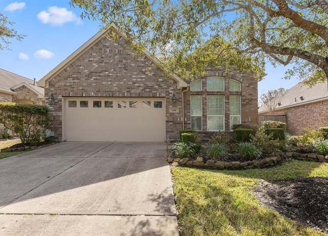 Property at 1236 N Riviera Cir, Pearland, TX 77581, 2 beds, 2 baths