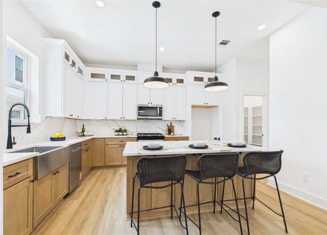 Property at 1643 Beall St, Houston, TX 77008, 3 beds, 3.5 baths