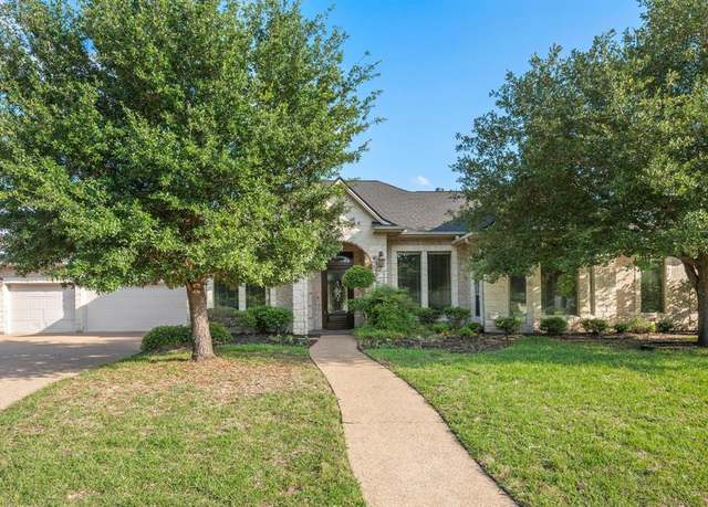 Property at 904 Plainfield Ct, College Station, TX 77845, 4 beds, 3.5 baths
