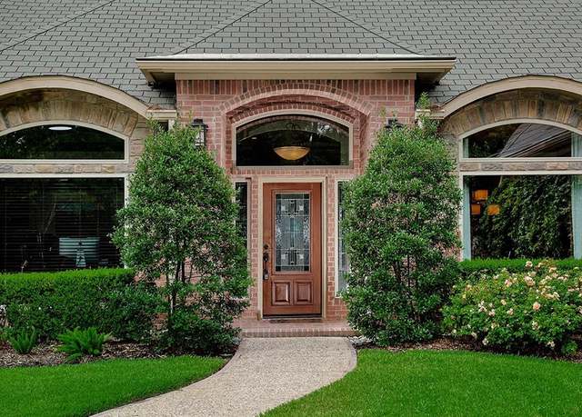 Property at 11 Chestnut Hill Ct, The Woodlands, TX 77380, 3 beds, 3.5 baths