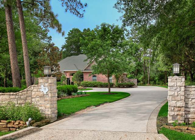 Property at 11 Chestnut Hill Ct, The Woodlands, TX 77380, 3 beds, 3.5 baths