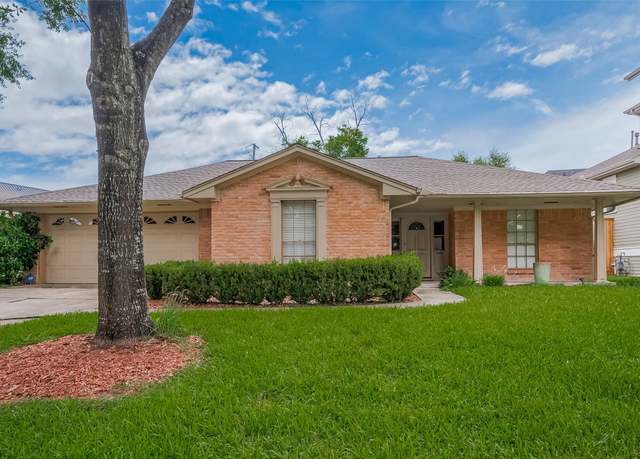 Property at 6220 Queenswood Ln, Houston, TX 77008, 3 beds, 2 baths