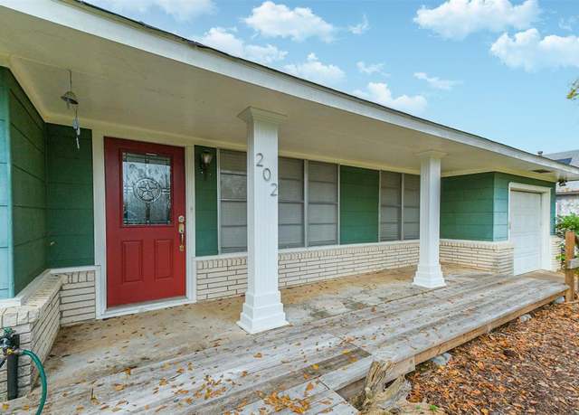 Property at 202 S Dixie St, Brenham, TX 77833, 2 beds, 2 baths