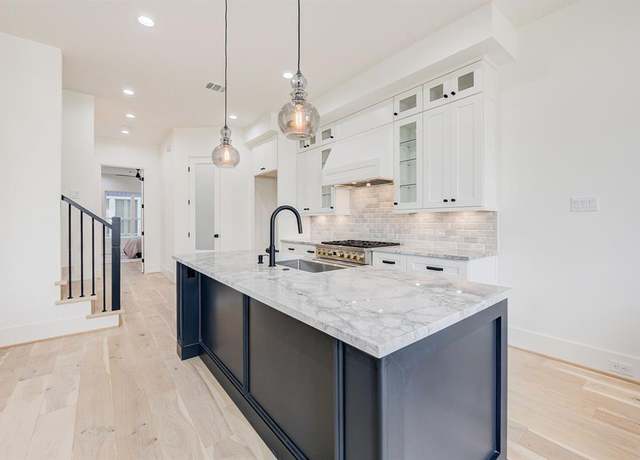 Property at 712 W 22nd St Unit C, Houston, TX 77008, 4 beds, 3.5 baths