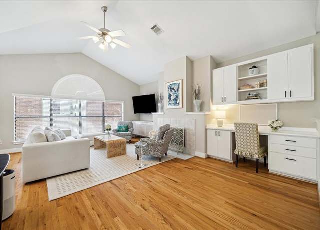 Property at 917 W 21st St Unit B, Houston, TX 77008, 3 beds, 2.5 baths