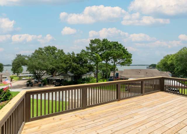Property at 17 Lakeview Vlg, Montgomery, TX 77356, 3 beds, 2.5 baths