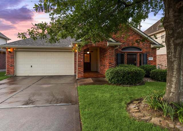 Property at 2209 Sabine Dr, Deer Park, TX 77536, 3 beds, 2 baths
