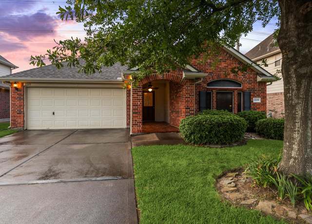 Property at 2209 Sabine Dr, Deer Park, TX 77536, 3 beds, 2 baths