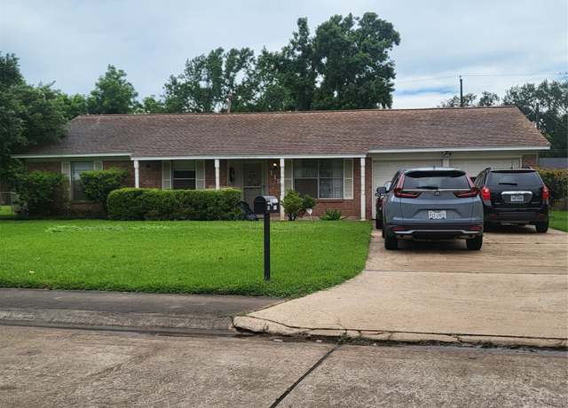 Property at 119 Poppy Street St SE, Lake Jackson, TX 77566, 3 beds, 2 baths