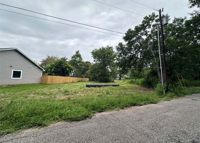 Property at 1904 Dalhart St, Dayton, TX 77535