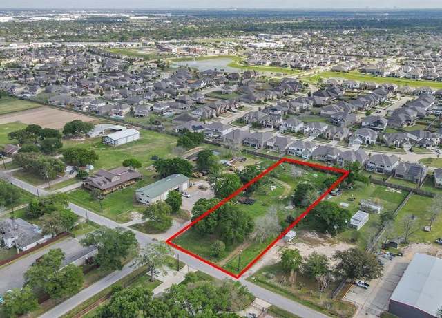 Property at 17703 South Dr, Cypress, TX 77433