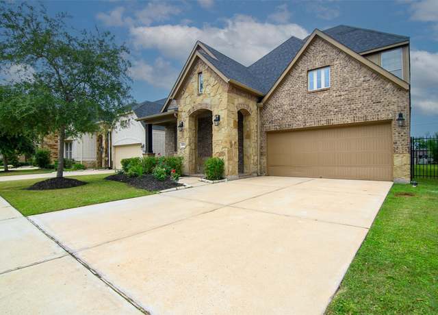 Property at 4926 Thunder Creek Ln, Sugar Land, TX 77479, 3 beds, 2.5 baths