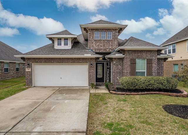 Property at 214 San Bernard Dr, Baytown, TX 77523, 4 beds, 3 baths