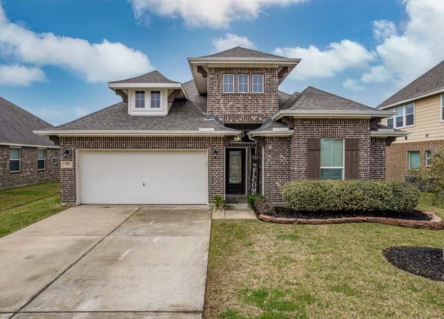 Property at 214 San Bernard Dr, Baytown, TX 77523, 4 beds, 3 baths