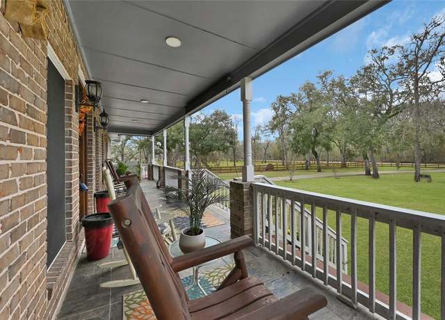 Property at 16423 County Road 528, Rosharon, TX 77583, 4 beds, 3.5 baths