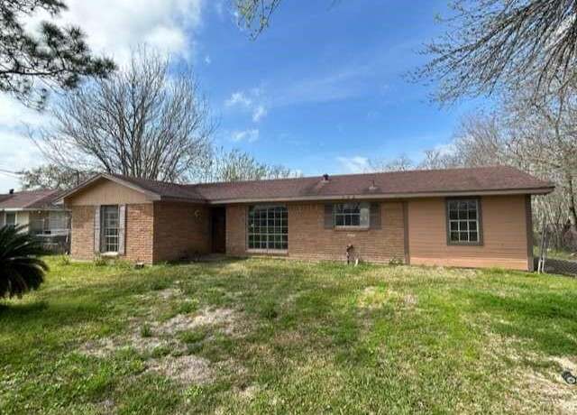 Property at 306 Tennyson St, San Leon, TX 77539, 3 beds, 1 bath
